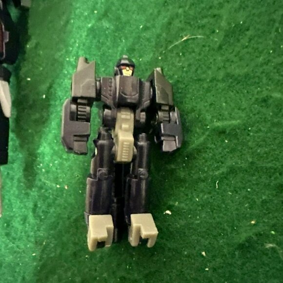 Transformers Universe Deluxe Class Cyclonus - Picture 4 of 14